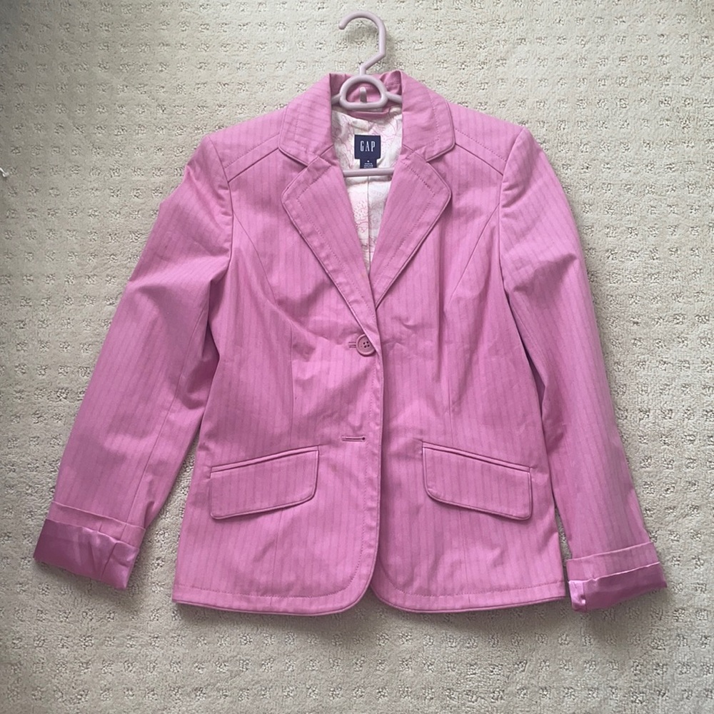 Pink fitted blazer